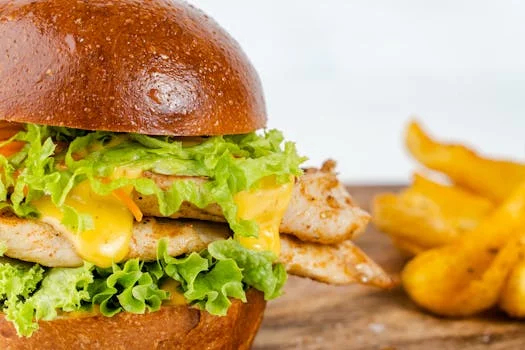 grilled chicken sandwich lettuce tomato bun