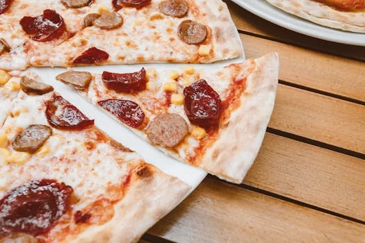 classic pepperoni pizza thin crust